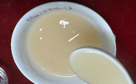 多少媽媽栽在輔導(dǎo)作業(yè)上！姥姥端來的一杯溫?zé)嵊袡C葛根粉，竟成了情緒 “滅火器”